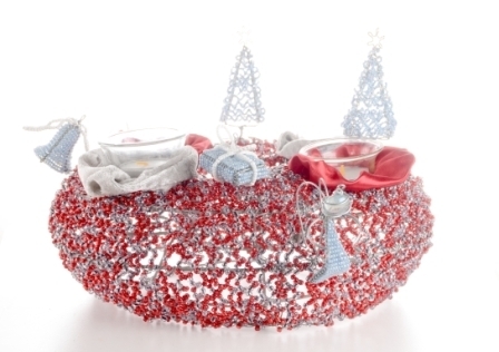 Adventskranz aus rot-weißen Glasperlen, die afrikanische Weihnachtsdeko 30 cm