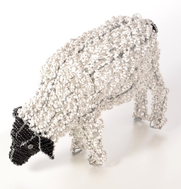 Schaf Figur aus hunderten von kleinen Glasperlen, ca. 19 cm gross, zauberhafte Handarbeiten kaufen