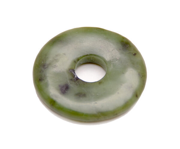Donut Edelstein Anhänger aus Nephrit, 30 mm, das Amulette aus der Natur, liebevolle Handarbeit