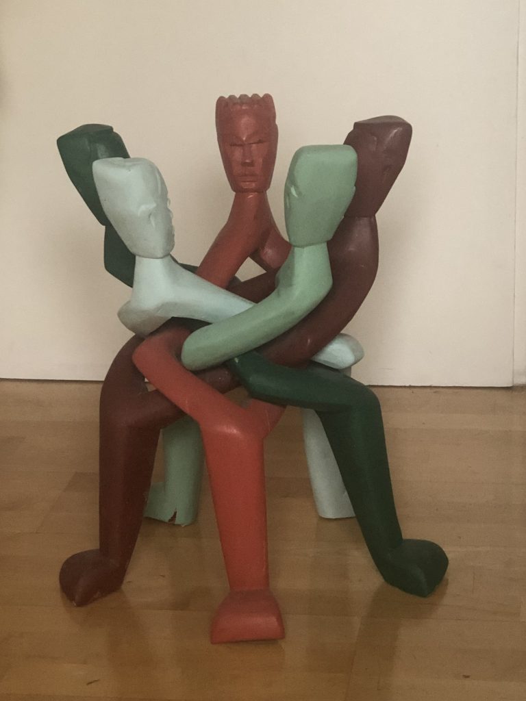 Afrika-Deko-Shop: Ihr Onlineshop für afrikanische und balinesische Figuren, Masken und Batik-Stoffbilder. Kaufen Sie bei uns!