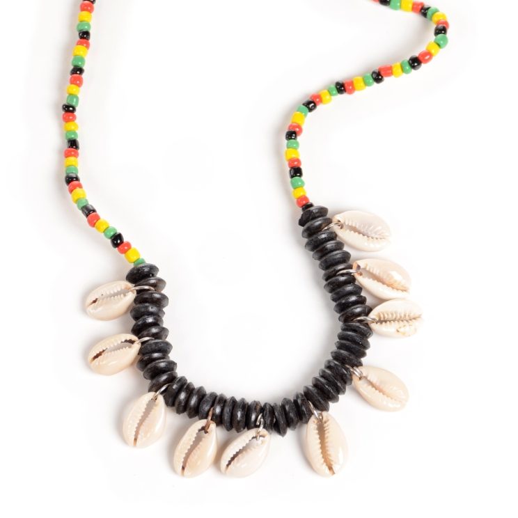 Handgefertigter Halsketten Schmuck auf natürlichen Materialien im Afrika-Deko-Shop München