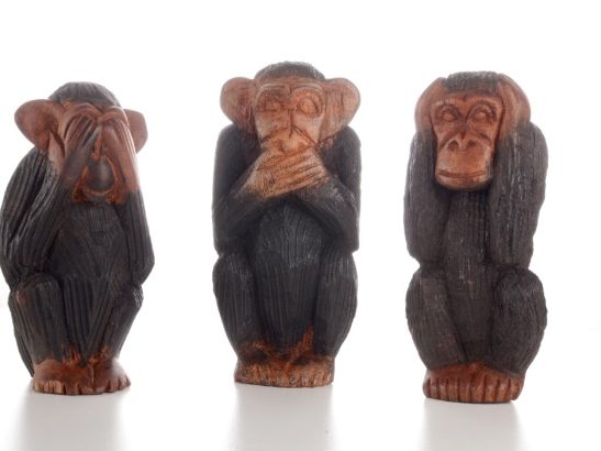 Dekorative handgeschnitzte Affenfiguren aus afrikanischem Holz im Afrika-Deko-Shop